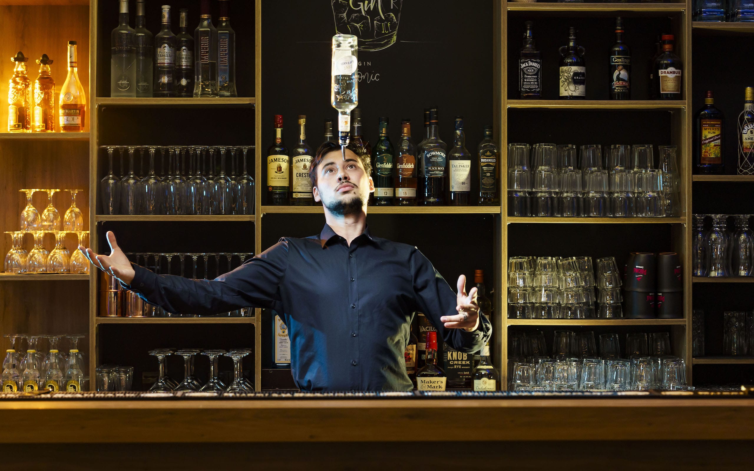 flaschen-werfen-jonglieren-cocktails-freiburg